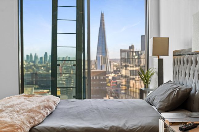 Flat for sale in Blackfriars Road, London