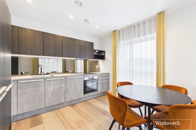 Flat 15, 16, Fairhaven Drive, Berkshire photo 2