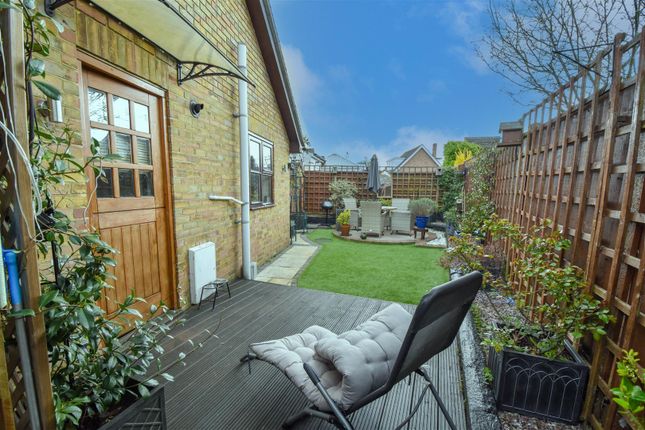 72, Peartree Lane, Brentwood photo 4