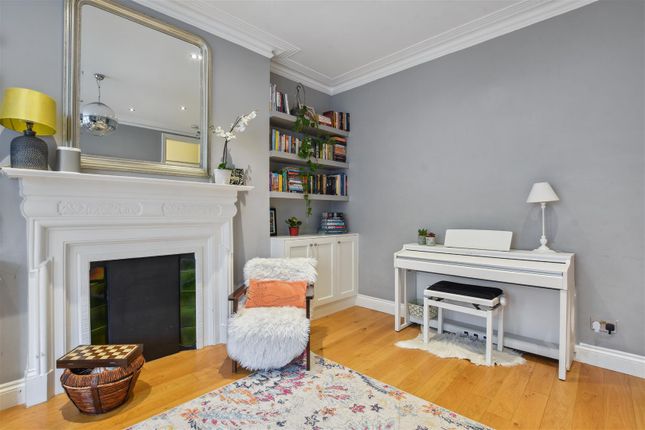 Flat for sale in Castellain Mansions, Castellain Road