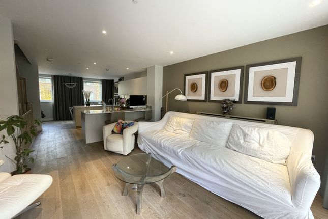 8, Ottley Drive, London photo 3