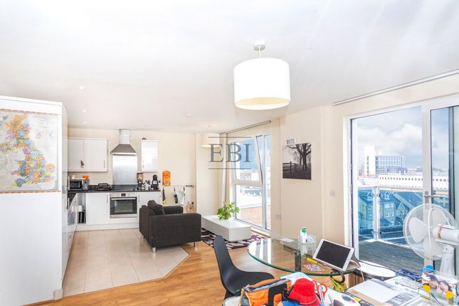 Thumbnail Flat to rent in Gooch House, 63-75 Glenthorne Road, Hammersmith