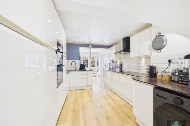 5, Treyford Close, Crawley photo 4