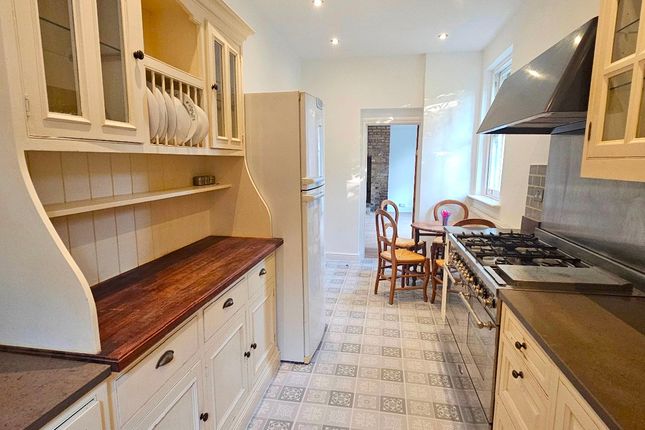 Flat 1, twickenham photo 4