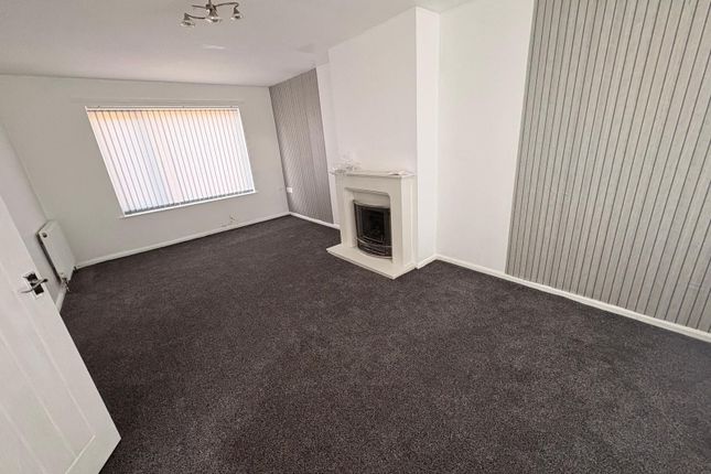21, Ormonde Drive, BRADFORD photo 4