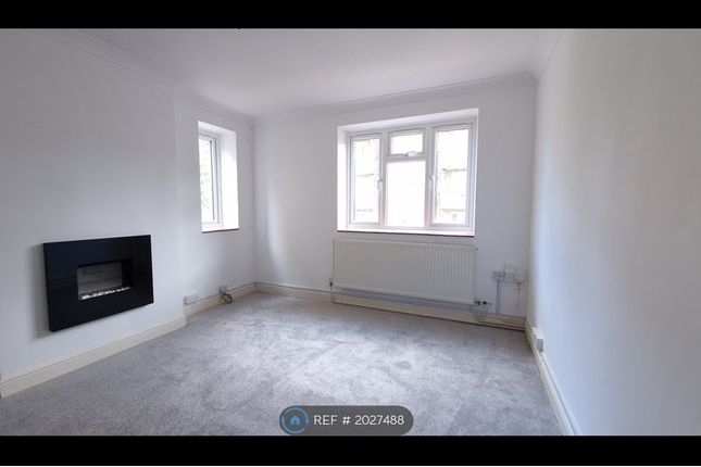 Flat to rent in Victor Cazalet House, London