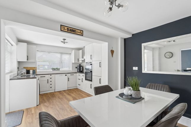 16, Salters Way, Dunstable photo 2