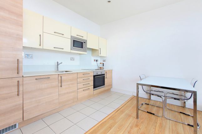 Flat to rent in Cornell Square, Nine Elms, London