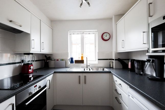 32, Sigrist Square, Kingston upon Thames photo 4