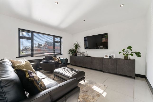 1, Rutland Avenue, Over Hulton photo 4