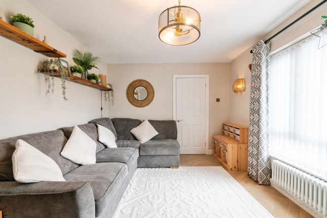 11, Heol Tir Bach, CAERPHILLY photo 2