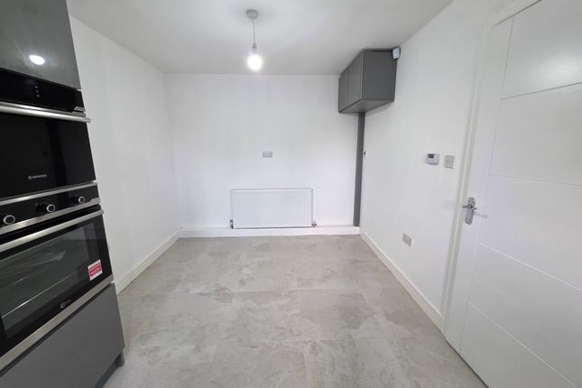 48, Rossefield Road, Bradford photo 4