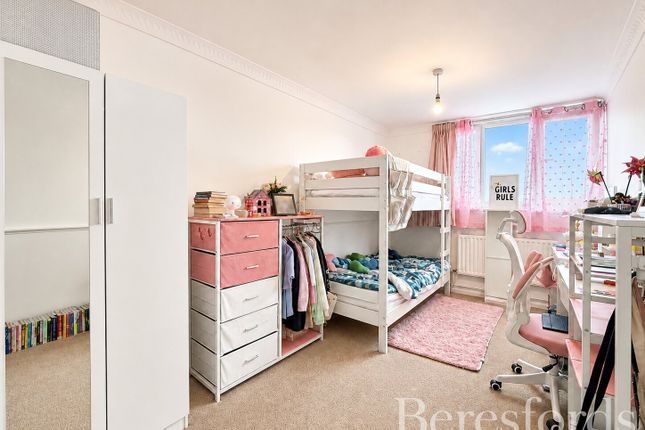 Flat 37, Uphavering House,, Parkhill Close, Hornchurch photo 4