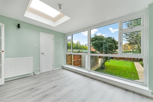 6a, Southway, Raynes Park photo 4