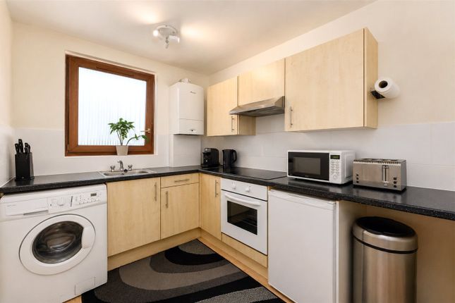 Flat 17, Fir Lodge, 3, Gipsy Lane, London photo 4