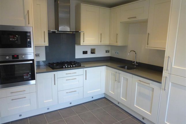 58, Simpson Close, MAIDENHEAD photo 2