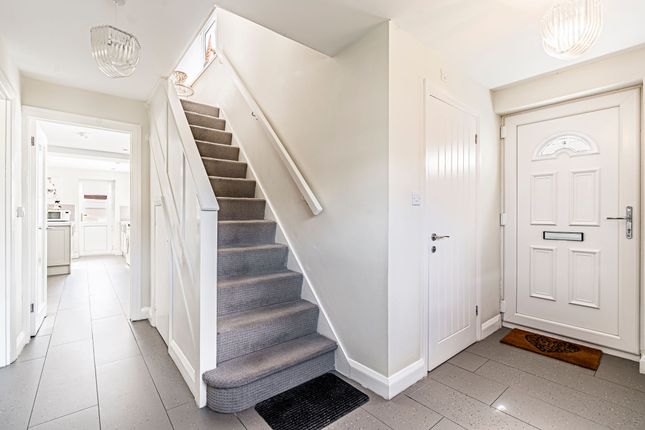 1 Denbigh Close, Pontypridd photo 4