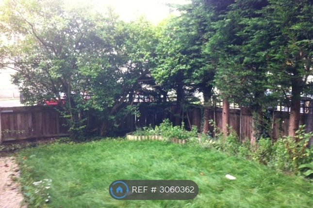 Swanton Gardens, London photo 3