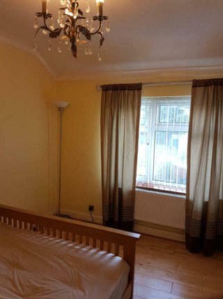 Terraced house to rent in Long Furlong Drive, Slough