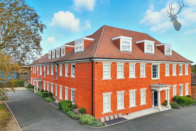 2-bed flat on Flat 12, Imperial Heights, Chigwell, £500,000