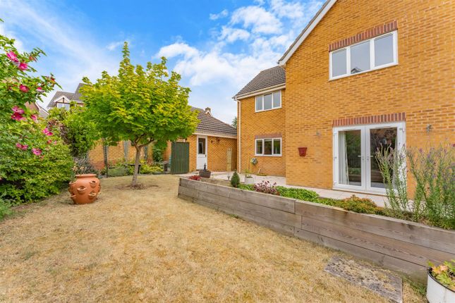 6, Goodhew Close, Kettering photo 2