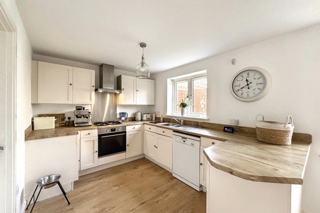 8, Spring Close, Bexhill-on-Sea photo 4