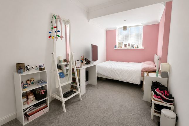 8, Alexandra Road, Rochford photo 4