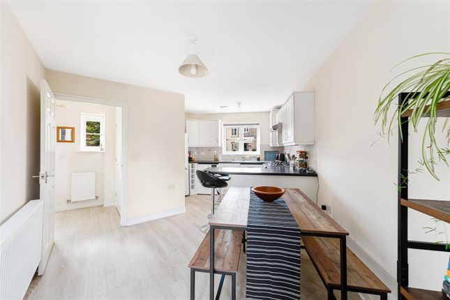 66, Hayward Avenue, West Wick photo 4