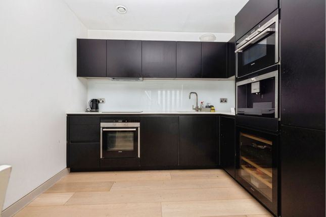 Apartment 61/Roman House, Wood Street, London photo 4