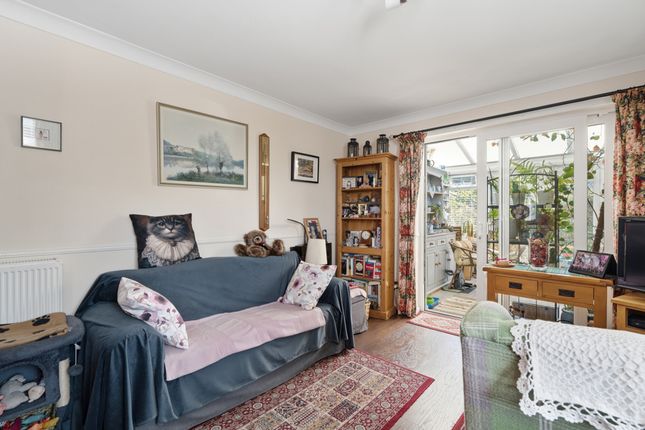 6, Cambrian Close, Bursledon photo 3
