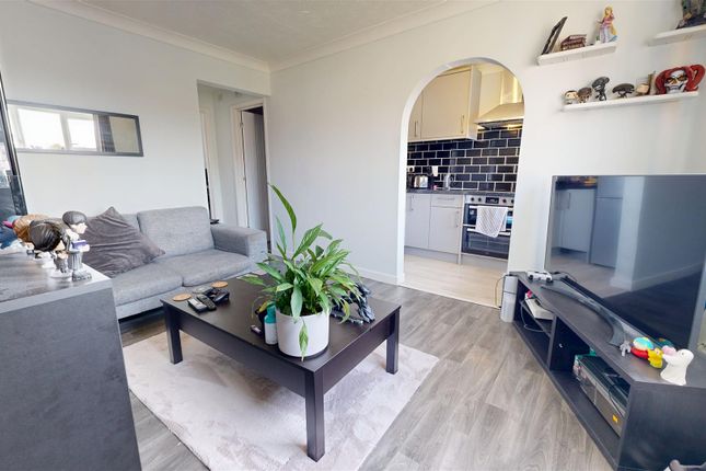 Flat 11, Caswell Court, Weymouth photo 3