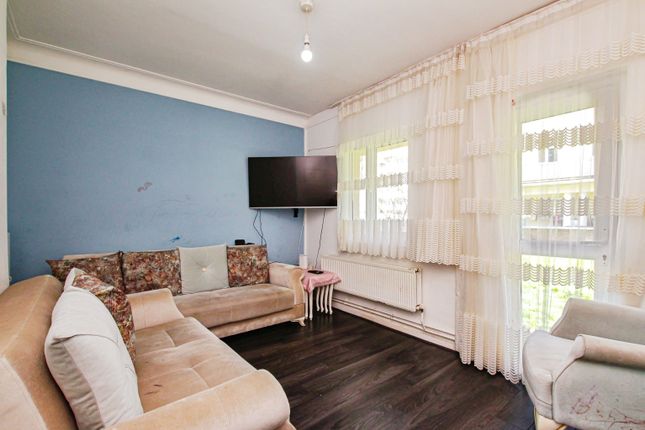 Studio flat on 2, Gibson Close, London, £230,000