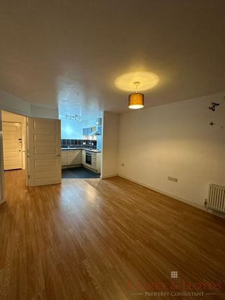 Flat to rent in Hogg Lane, Grays