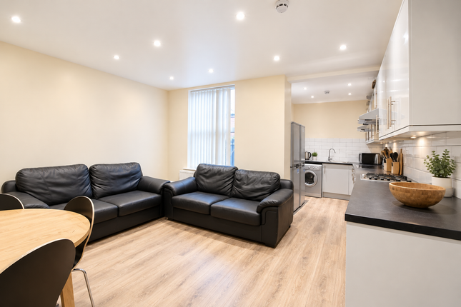 16, Hessle Mount, Leeds photo 4