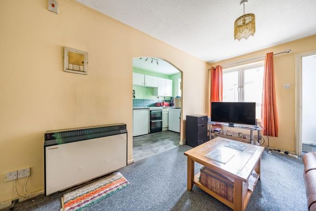 Flat for sale in Edgware, Middlesex