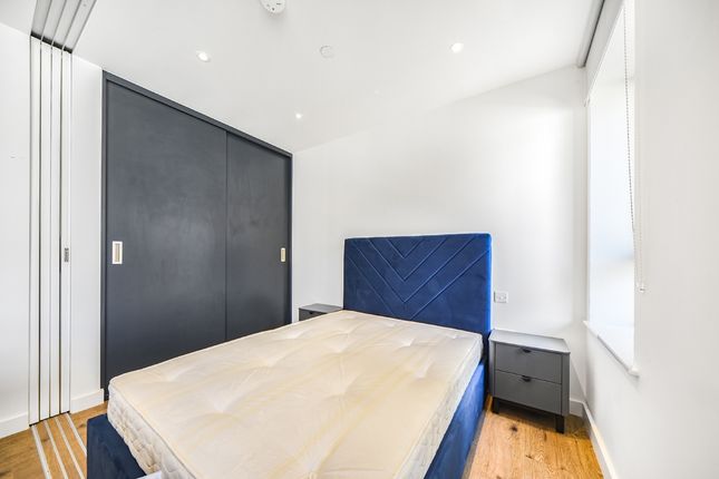 5, Mary Neuner Road, London photo 5