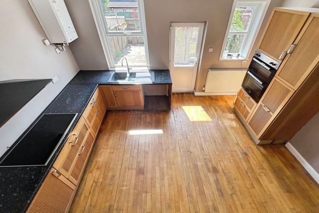 13, Third Avenue, Bolton photo 5