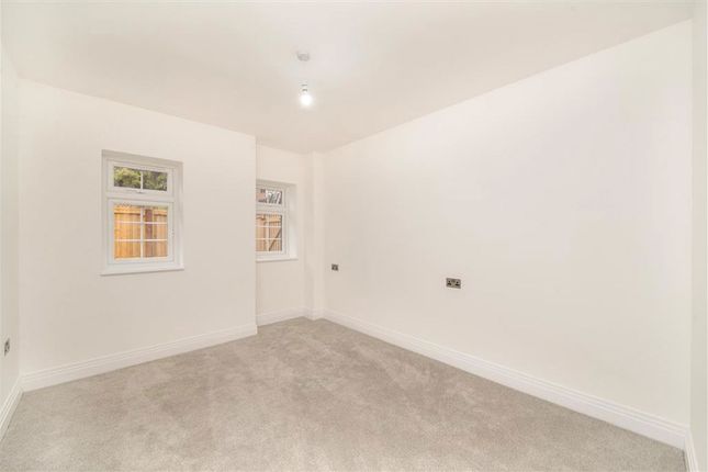 Flat 2, 69, Eaglesfield Road, Woolwich photo 3