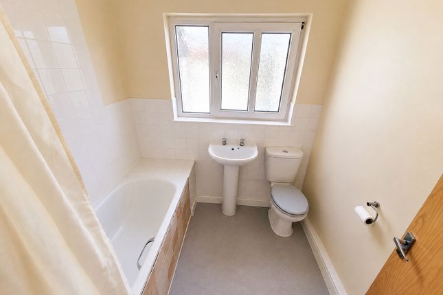 3, Reeds Place, Gosport photo 4