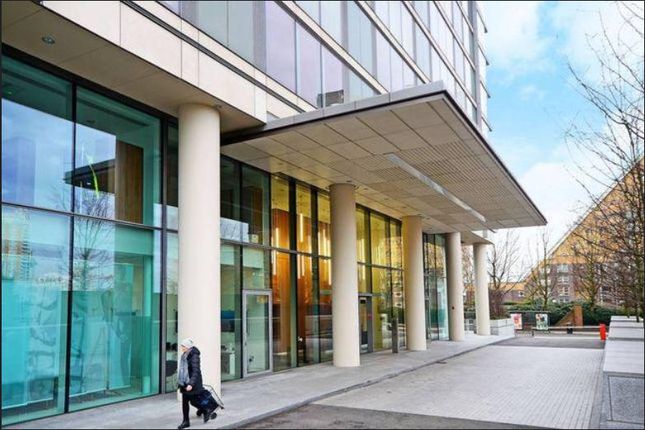 Flat to rent in Landmark Building East, 22 Marsh Wall, Canary Wharf, London