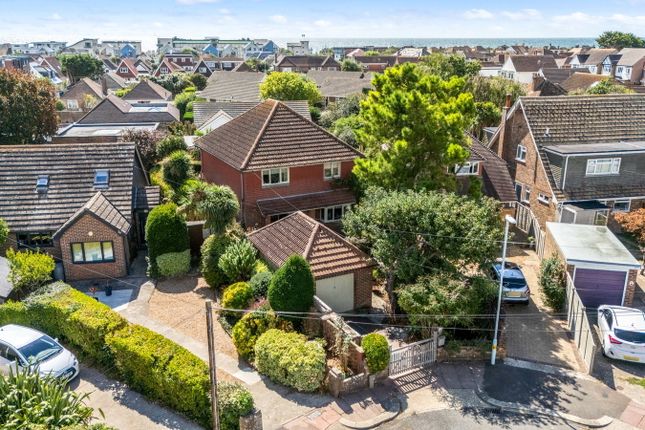 25, Courtlands Close, Worthing photo 2