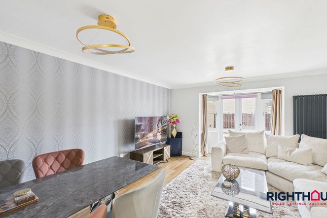 25 Kingfisher Court, Bradford photo 2