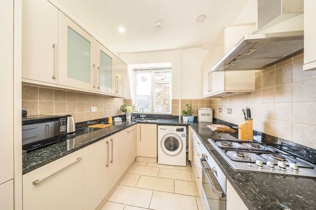 Flat 36, Moreton House, Garratt Lane, London photo 3