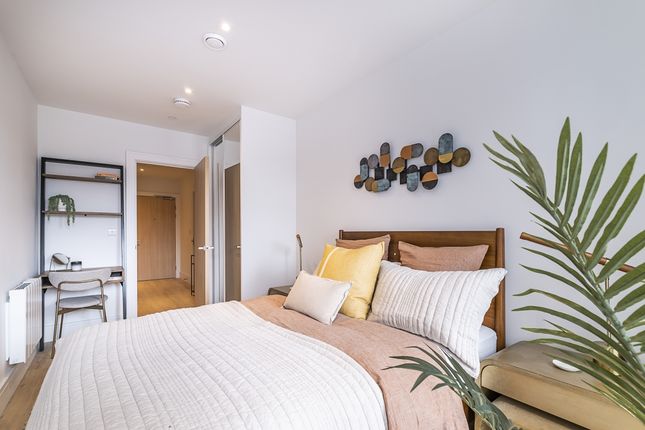 Thumbnail Flat to rent in Beverley Way, London