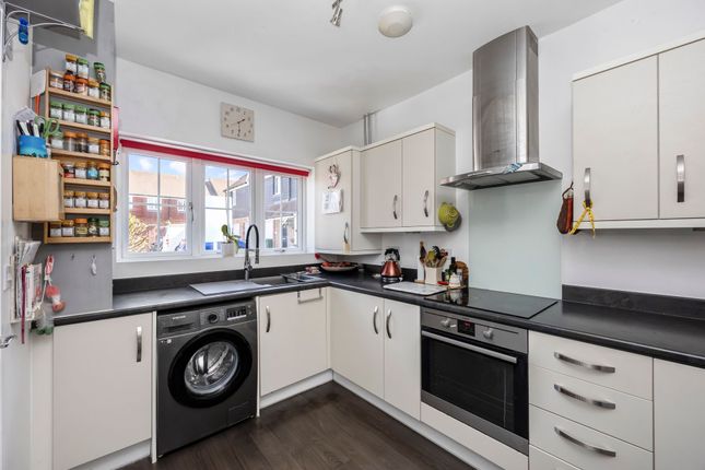 15 Meadow Drive, Henfield photo 2