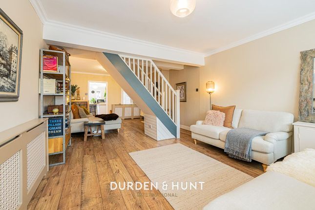 34 Cowper Road, Rainham photo 2