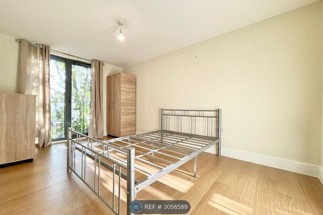 Flat, Charter House High Road, Ilford photo 5