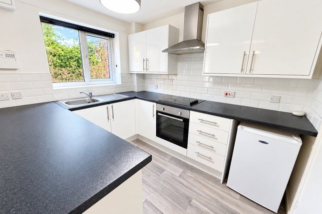 319, Foxdale Drive, Brierley Hill photo 2