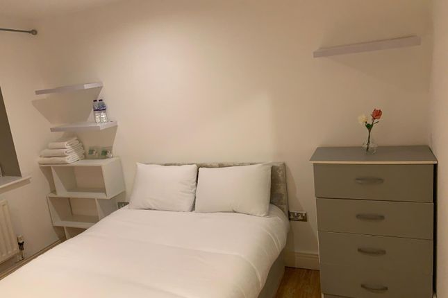Flat to rent in Wards Wharf Approach, London