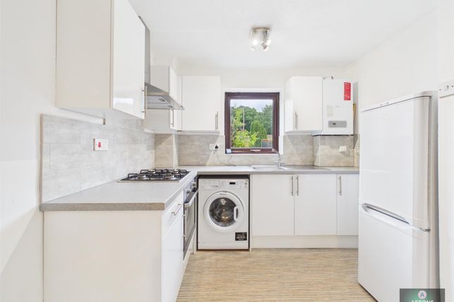 7, Greenways Walk, Tollgate Hill photo 2